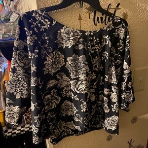 Very comfortable flowing top! Cute with some high waisted shorts or pants!!